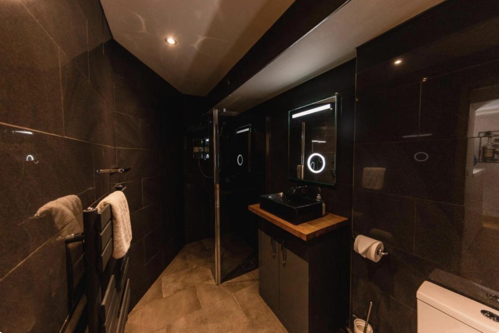 Superb Luxury Apartment By Canal - Central エディンバラ エクステリア 写真