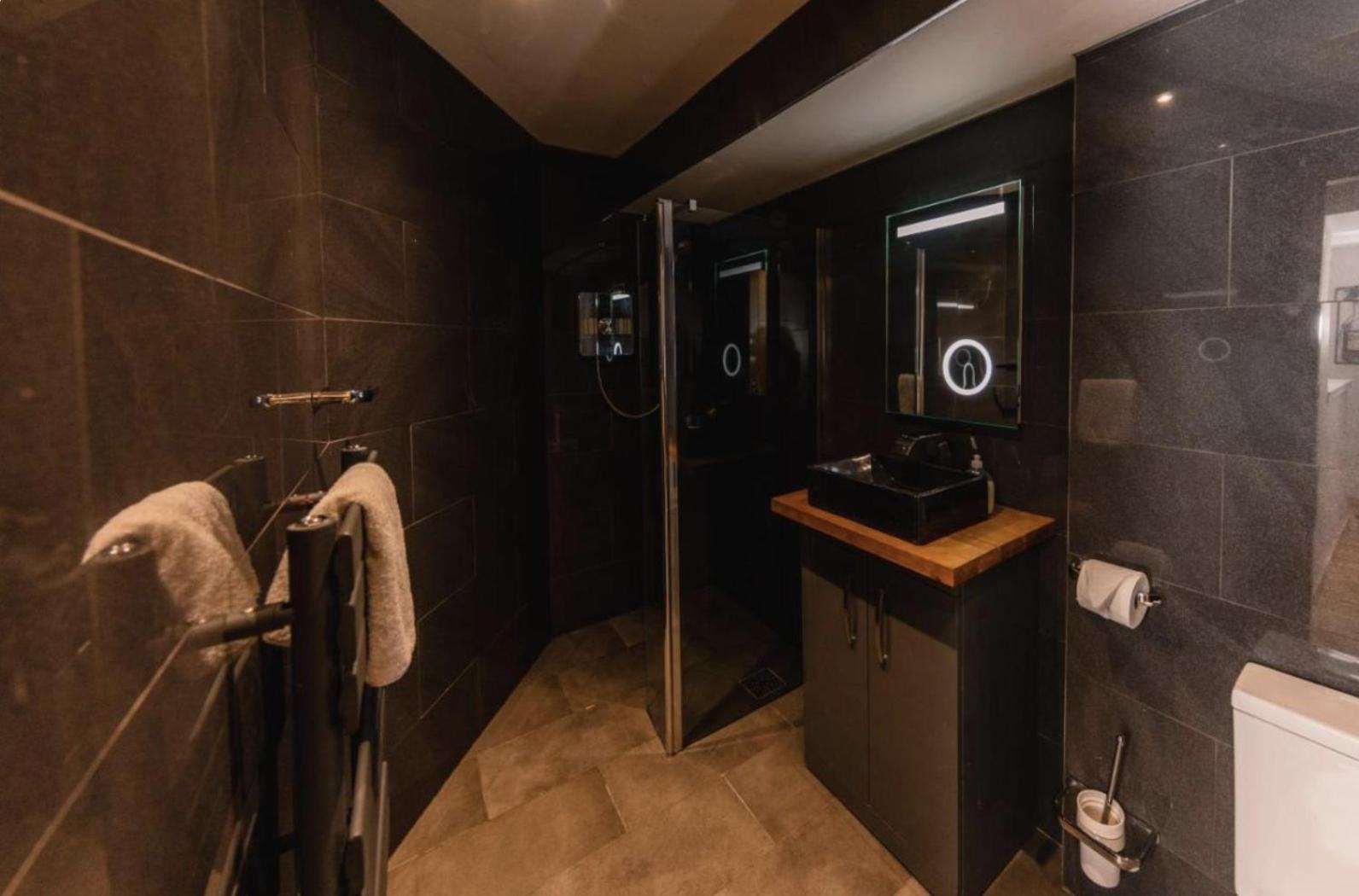Superb Luxury Apartment By Canal - Central エディンバラ エクステリア 写真